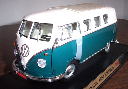 1962 Volkswagen Samba Microbus - Dark Green (YatMing) 1/18