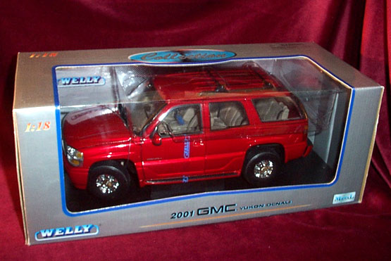 2001 GMC Yukon Denali - Red (Welly) 1/18