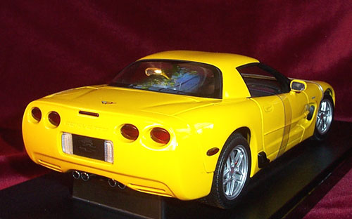 2001 Chevrolet Corvette Z06 - Millenium Yellow (AUTOart) 1/18